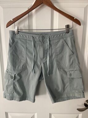 LL Bean Favorite Fit Cargo Shorts Sage, mint Green Womens Size 8